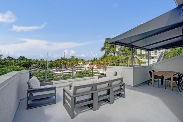 453 SW 5th Ave, Fort Lauderdale, FL 33315