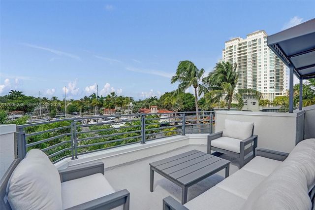 453 SW 5th Ave, Fort Lauderdale, FL 33315