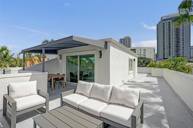 453 SW 5th Ave, Fort Lauderdale, FL 33315