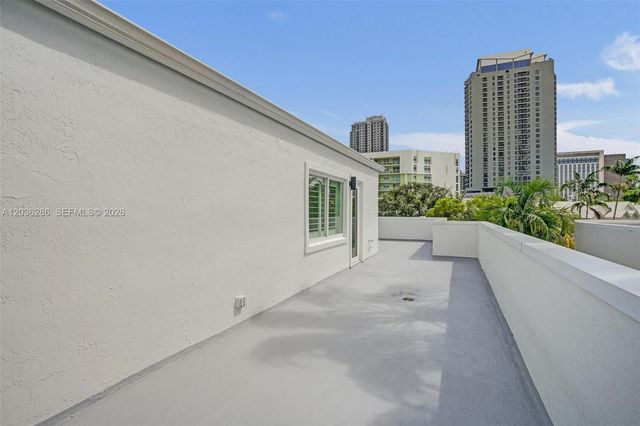 453 SW 5th Ave, Fort Lauderdale, FL 33315