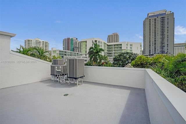 453 SW 5th Ave, Fort Lauderdale, FL 33315