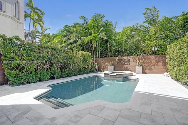 453 SW 5th Ave, Fort Lauderdale, FL 33315