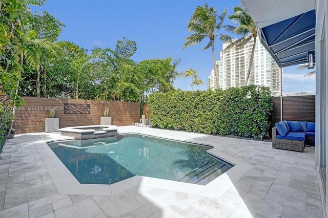 453 SW 5th Ave, Fort Lauderdale, FL 33315