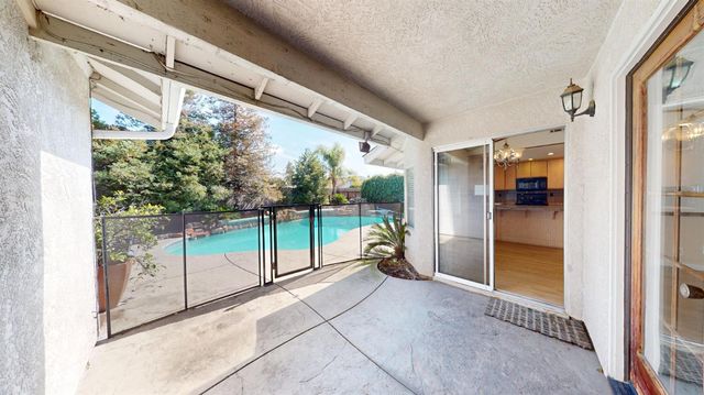 1142 Mammoth Dr, Manteca, CA 95337