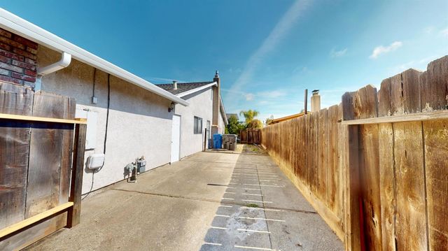 1142 Mammoth Dr, Manteca, CA 95337