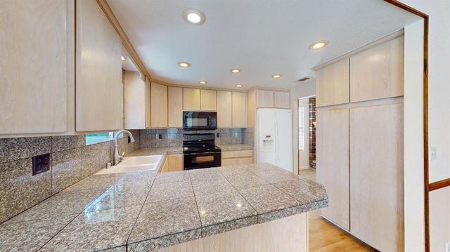 1142 Mammoth Dr, Manteca, CA 95337