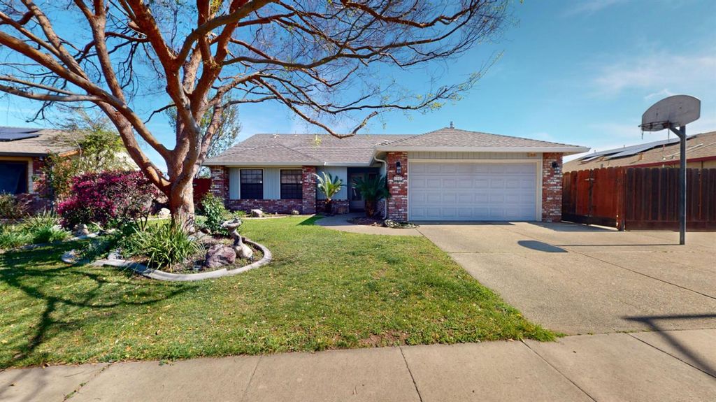 1142 Mammoth Dr, Manteca, CA 95337