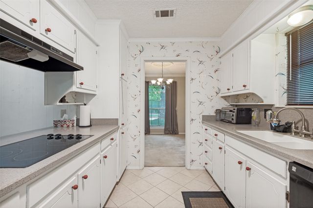 4700 Creekside Drive, Arlington, TX 76013