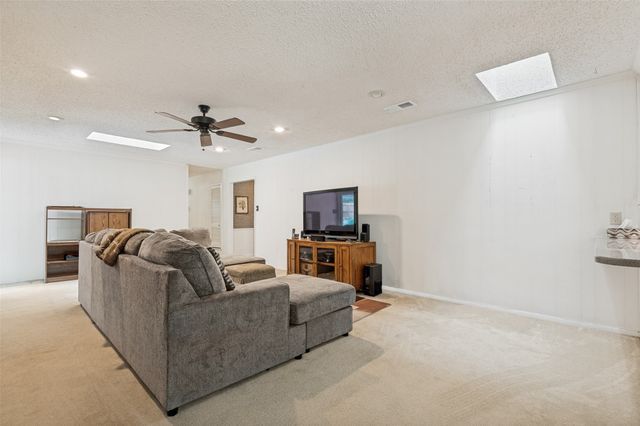 4700 Creekside Drive, Arlington, TX 76013