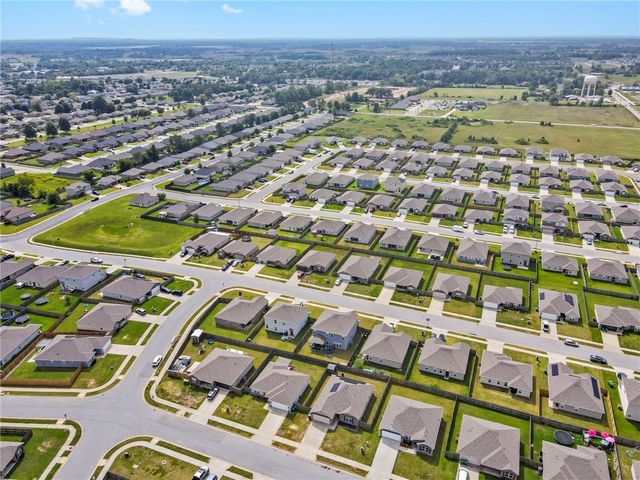 1721 Hermitage Drive, Centerton, AR 72719