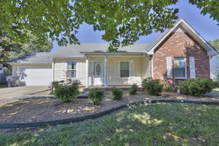1710 Locerbie Dr, Murfreesboro, TN 37128