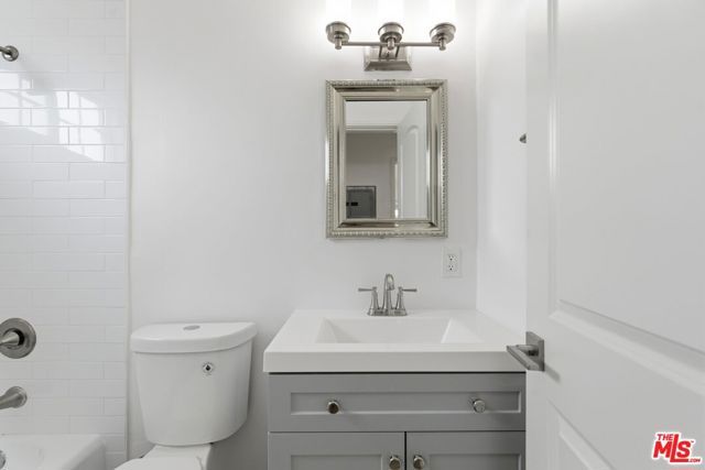 8613 W Olympic Boulevard, Los Angeles, CA 90035