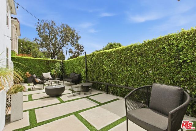 8613 W Olympic Boulevard, Los Angeles, CA 90035