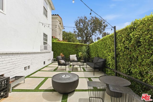 8613 W Olympic Boulevard, Los Angeles, CA 90035