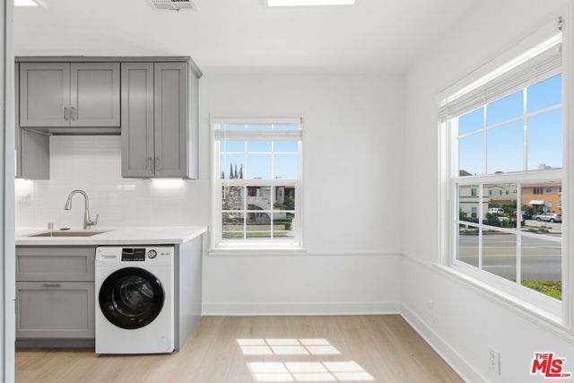 8613 W Olympic Boulevard, Los Angeles, CA 90035