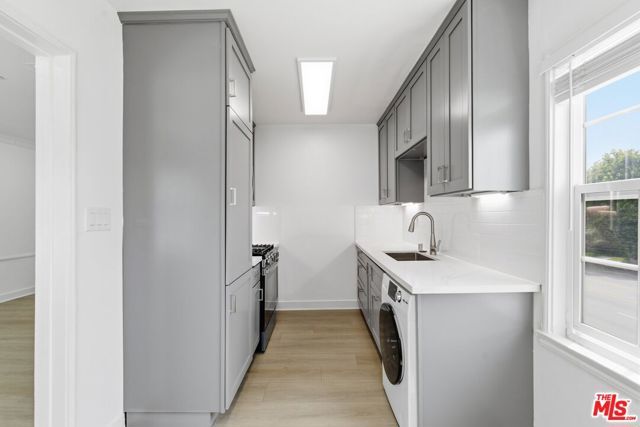 8613 W Olympic Boulevard, Los Angeles, CA 90035
