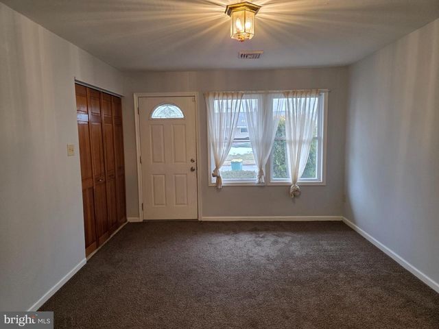 212 ALLENDALE DR, Morrisville, PA 19067