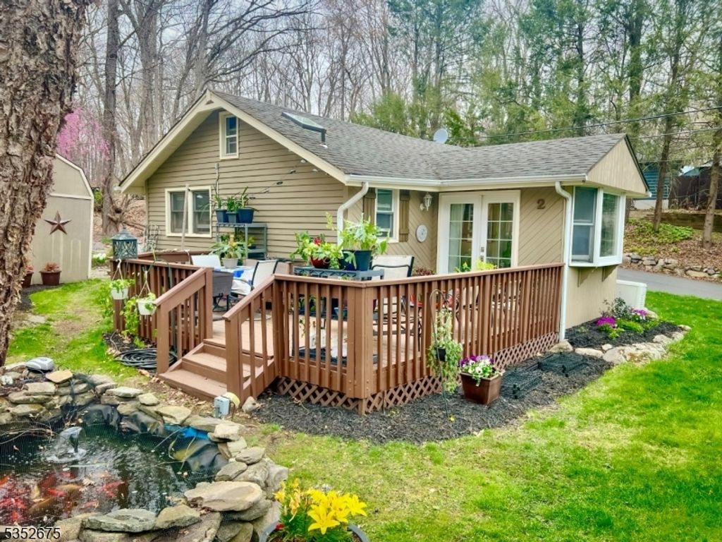 2 Midway Ter, West Milford Twp., NJ 07480