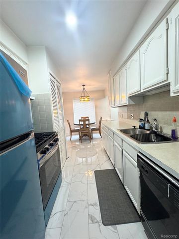 4386 15 Mile Road, Sterling Heights, MI 48310