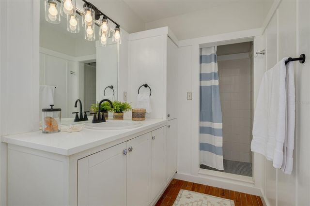 445 25TH AVENUE N, St Petersburg, FL 33704