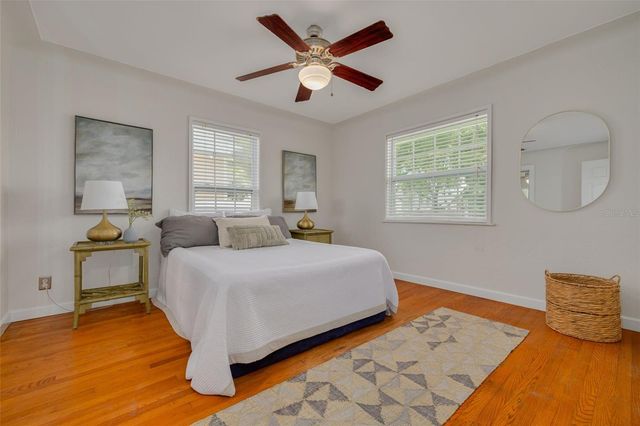 445 25TH AVENUE N, St Petersburg, FL 33704