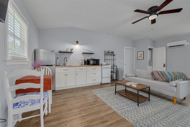445 25TH AVENUE N, St Petersburg, FL 33704