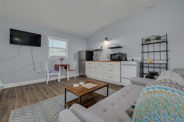 445 25TH AVENUE N, St Petersburg, FL 33704