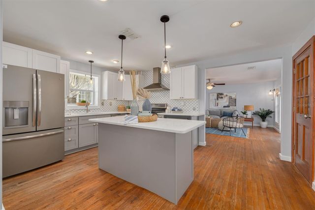 445 25TH AVENUE N, St Petersburg, FL 33704