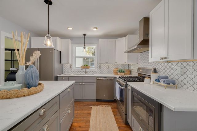 445 25TH AVENUE N, St Petersburg, FL 33704