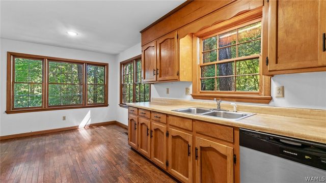 1704 Edgewater, Northport, AL 35473