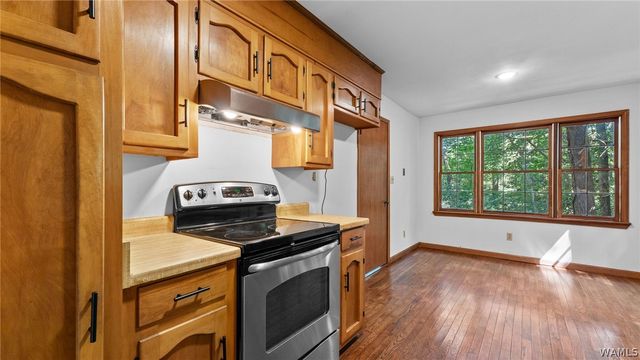 1704 Edgewater, Northport, AL 35473