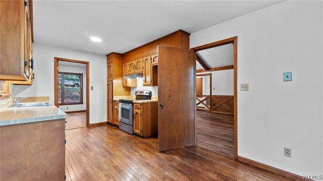 1704 Edgewater, Northport, AL 35473