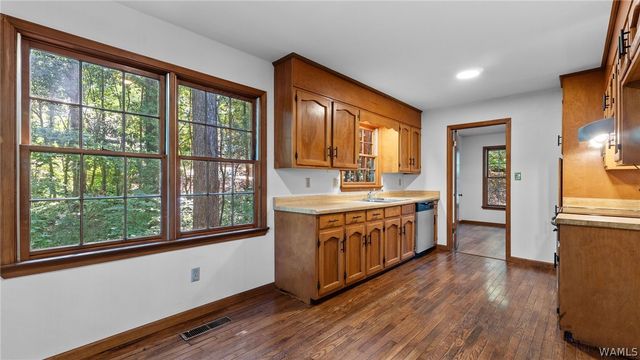 1704 Edgewater, Northport, AL 35473