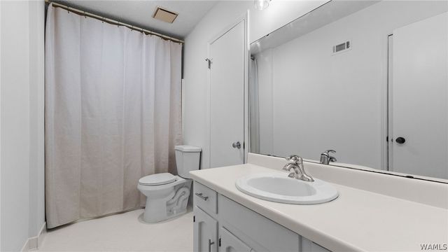 1704 Edgewater, Northport, AL 35473