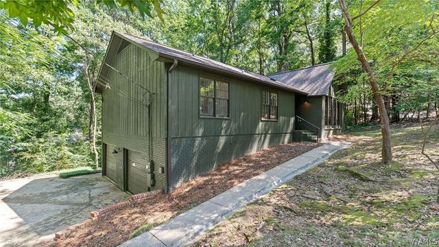 1704 Edgewater, Northport, AL 35473