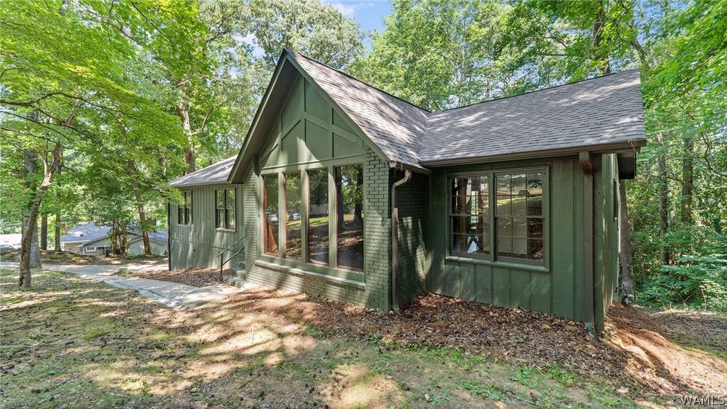 1704 Edgewater, Northport, AL 35473