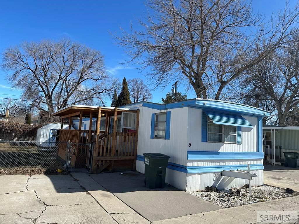 Image 2 of property listing at 760 W Alameda Road # 8, Pocatello, ID 83201