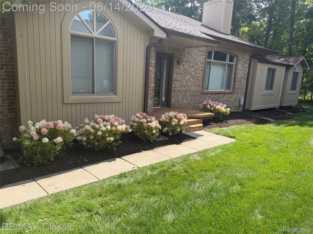 7413 Tall Timbers 178, West Bloomfield Charter Township, MI 48322