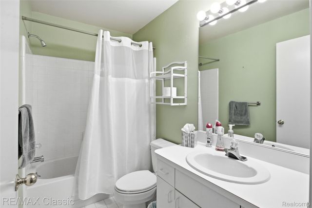 7413 Tall Timbers 178, West Bloomfield Charter Township, MI 48322