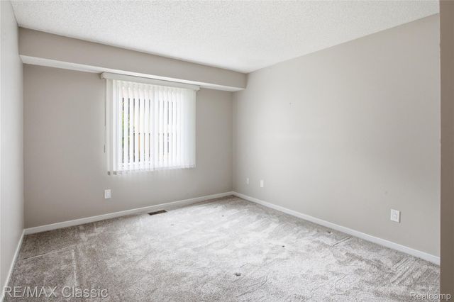 7413 Tall Timbers 178, West Bloomfield Charter Township, MI 48322