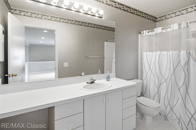 7413 Tall Timbers 178, West Bloomfield Charter Township, MI 48322
