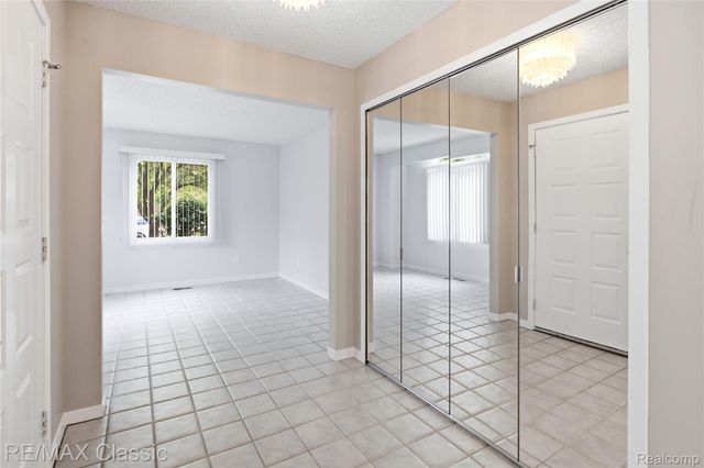 7413 Tall Timbers 178, West Bloomfield Charter Township, MI 48322