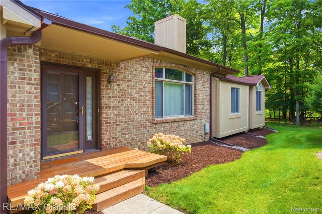 7413 Tall Timbers 178, West Bloomfield Charter Township, MI 48322
