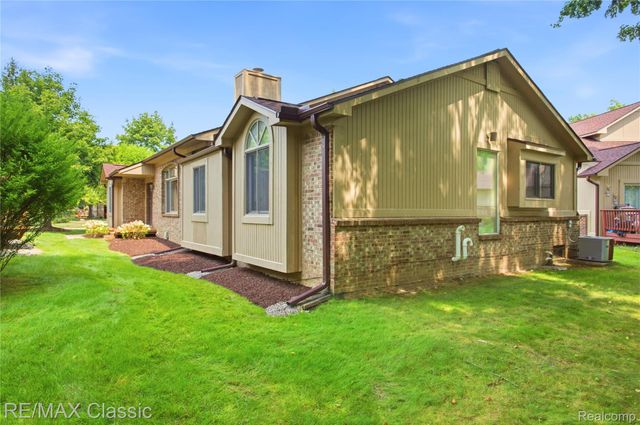 7413 Tall Timbers 178, West Bloomfield Charter Township, MI 48322