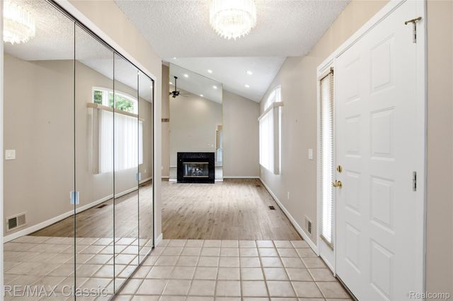 7413 Tall Timbers 178, West Bloomfield Charter Township, MI 48322