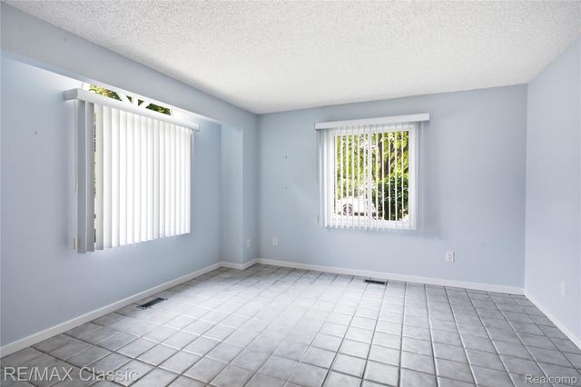 7413 Tall Timbers 178, West Bloomfield Charter Township, MI 48322