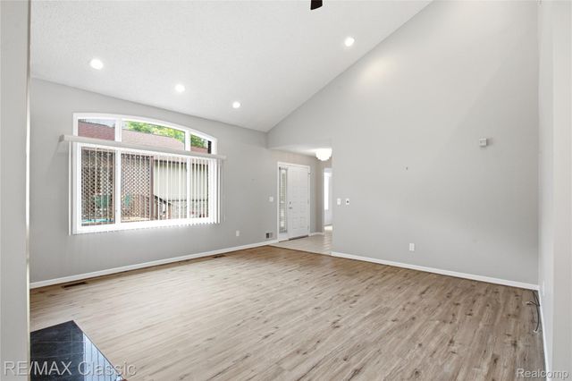 7413 Tall Timbers 178, West Bloomfield Charter Township, MI 48322