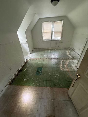 19180 Bradford Avenue, Detroit, MI 48205