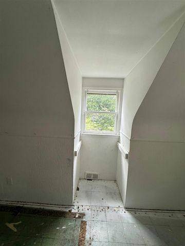 19180 Bradford Avenue, Detroit, MI 48205