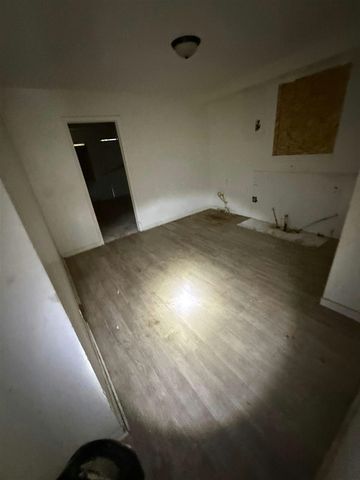 19180 Bradford Avenue, Detroit, MI 48205